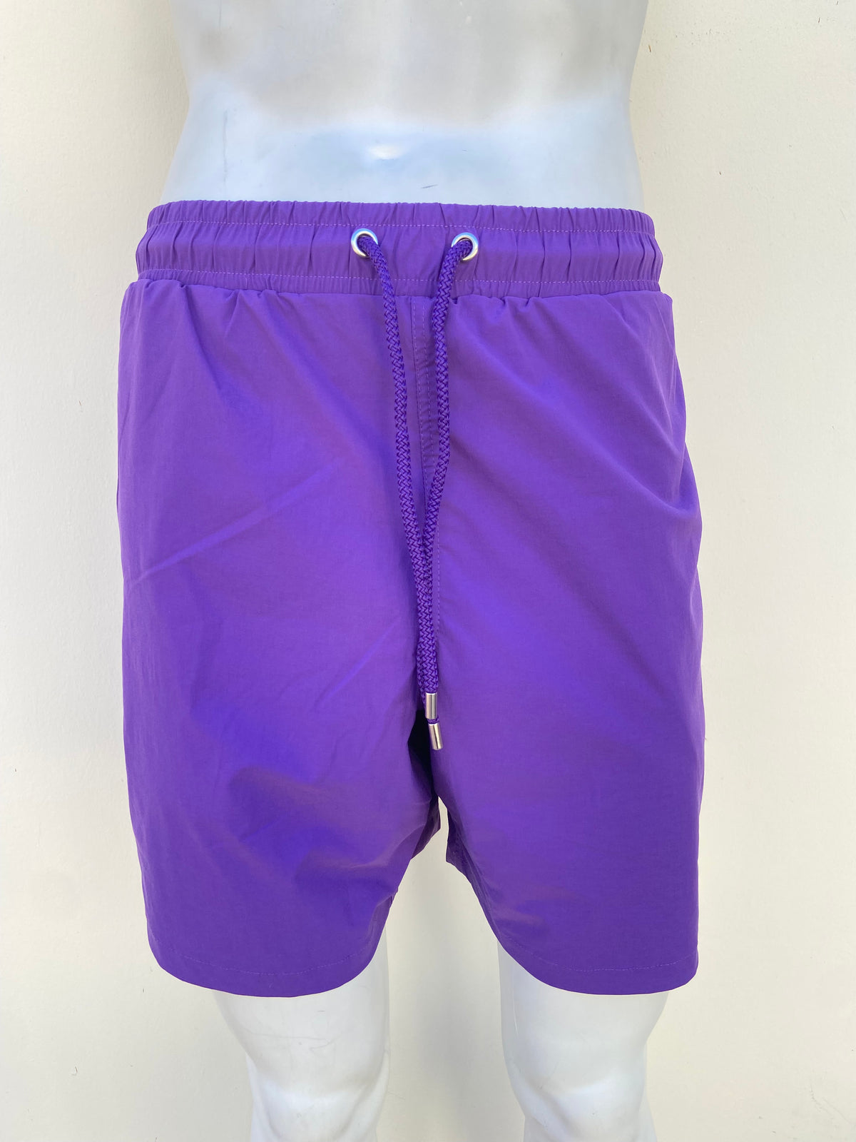 Bañador, morado oscuro con lazos ajustables.