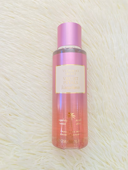 Colonia Victoria’s Secret original, VELVET PETALS VACATION, naranja con rosado.