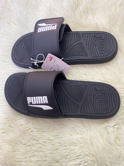 Sandalias PUMA original, negra con letras PUMA eñ color blanco en los lado.