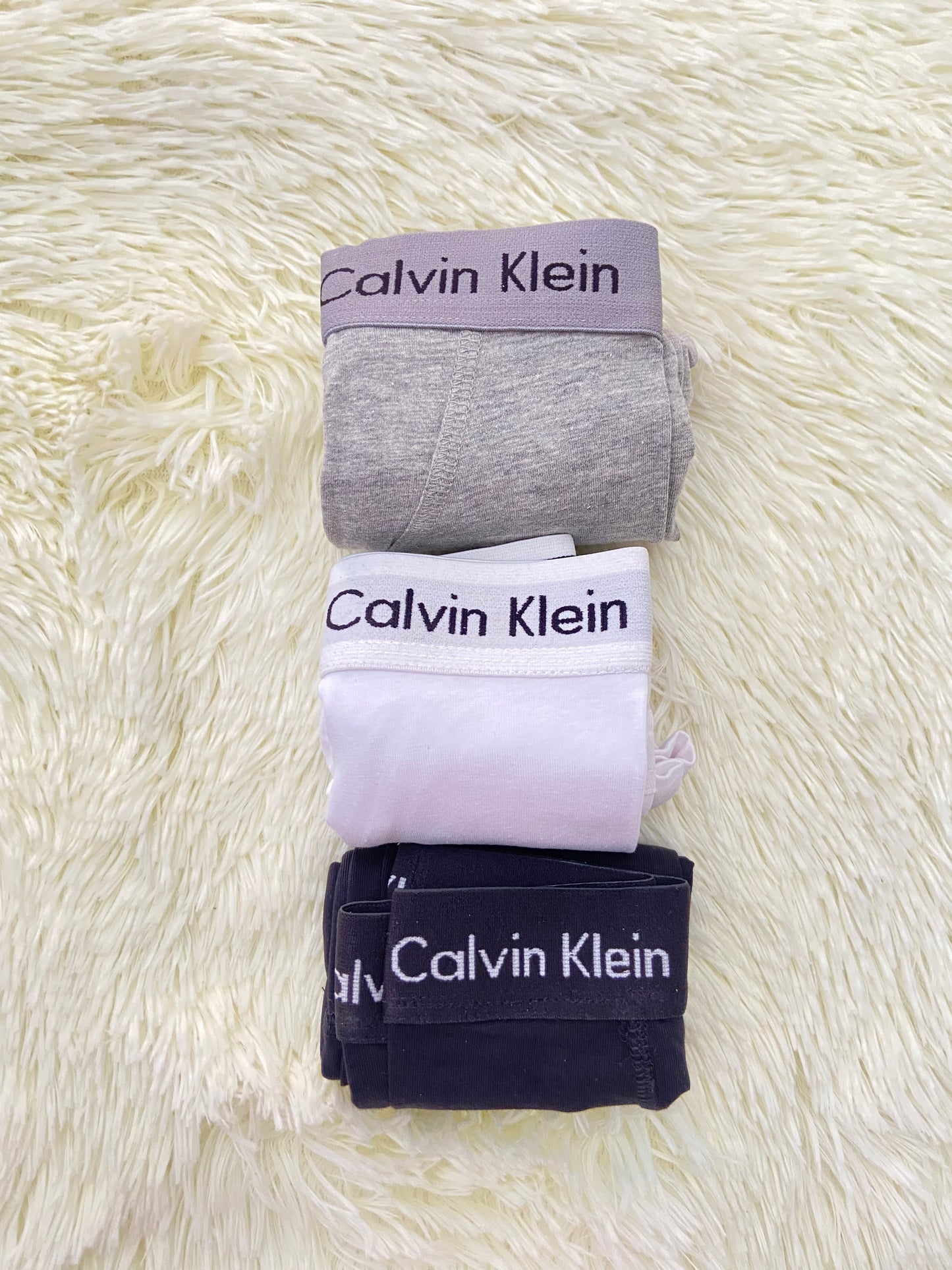 Pack- 3- Boxer CALVIN KLEIN original, tres colores diferentes, negro, gris y blanco.
