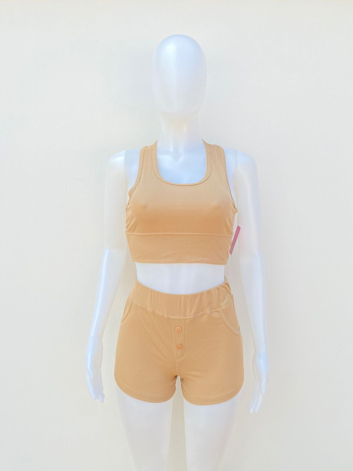 Conjunto Fashion Nova/ Love to Sleep original, crema (TAN), de short y top.