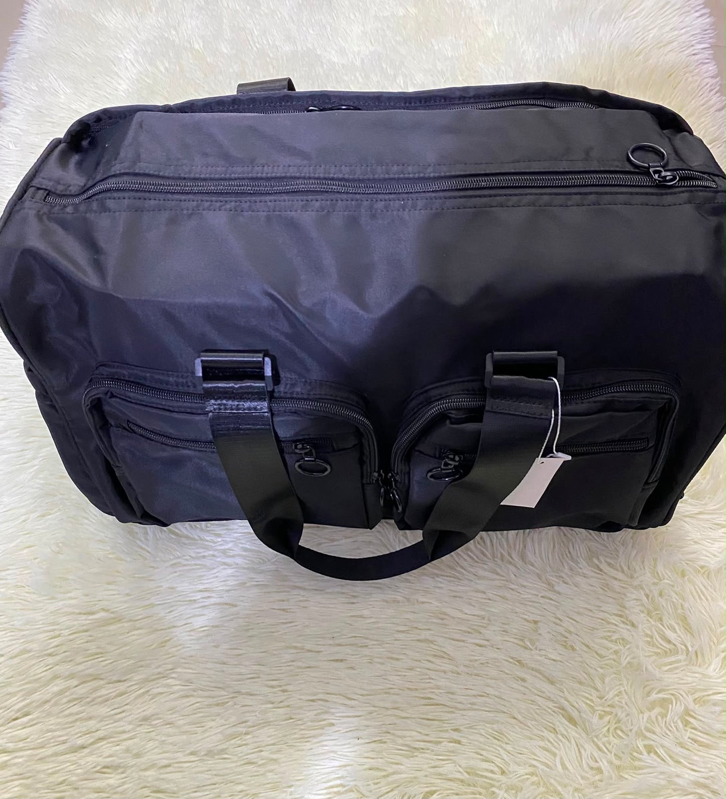 Bulto de viaje o gimnasio, negro con varios compartimentos y lazo adicional