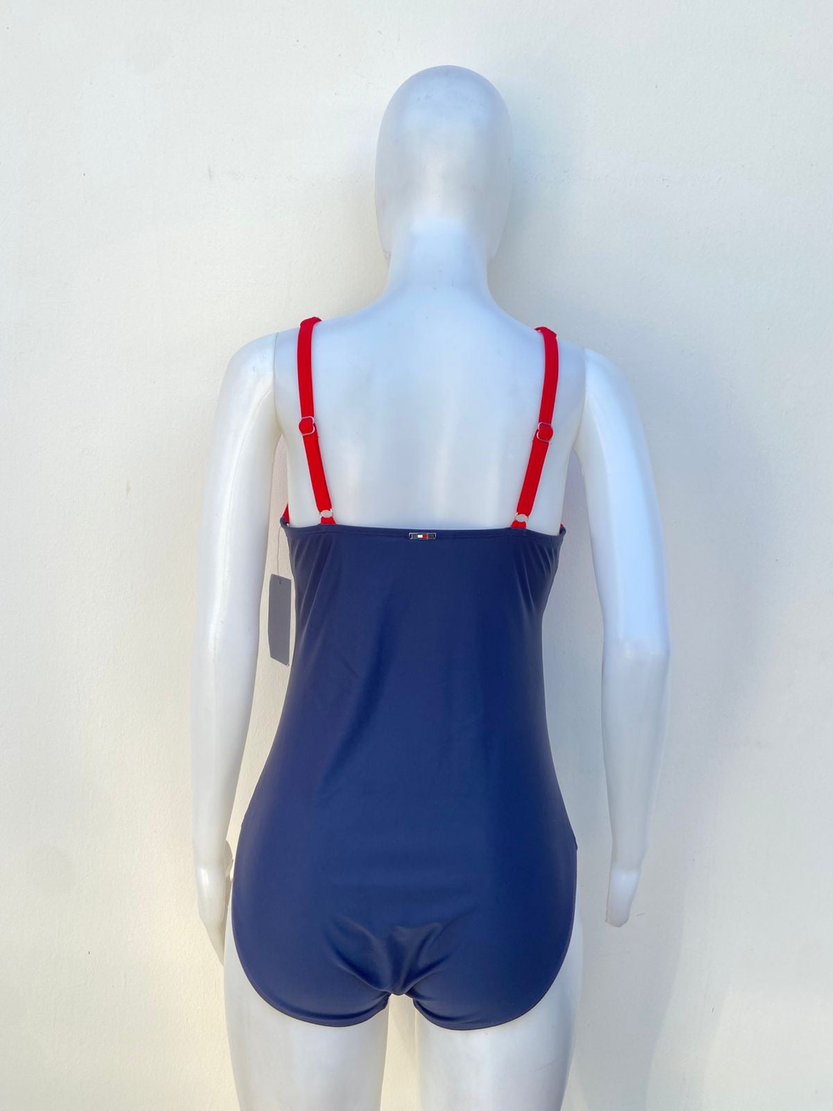 Biquini TOMMY HILFIGER original, ajustable, azul marino con azul claro, rojo y blanco.