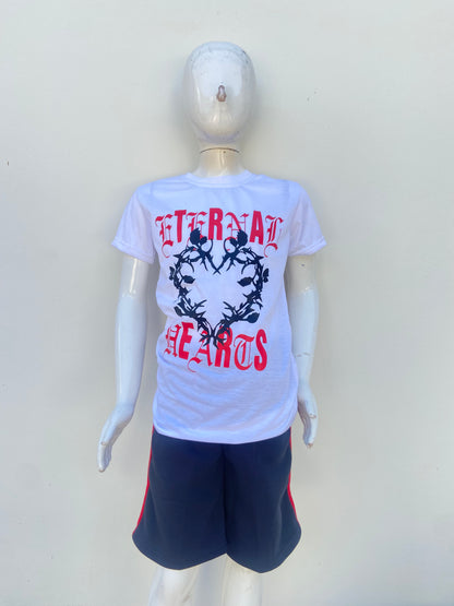 Conjunto, negro con blanco y corazón negro en frente.