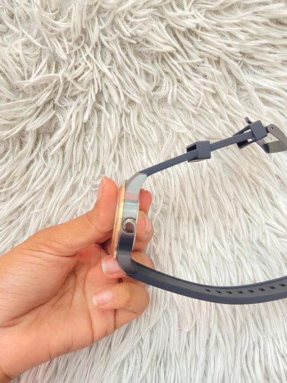 Reloj INVICTA original, negro con fondo en azul marino y turquesa