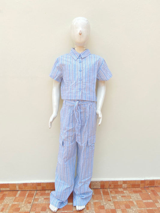 Conjunto GIRLS original, azul con rayas en color blanco y negro.