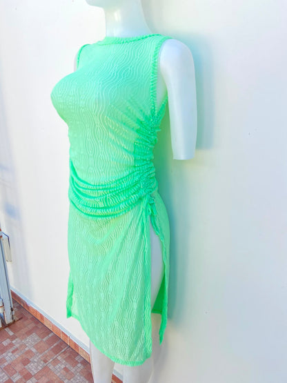 Vestido/ cover up LOVE original, color verde claro, transparente, con lazos ajustables y abiertos en las piernas.
