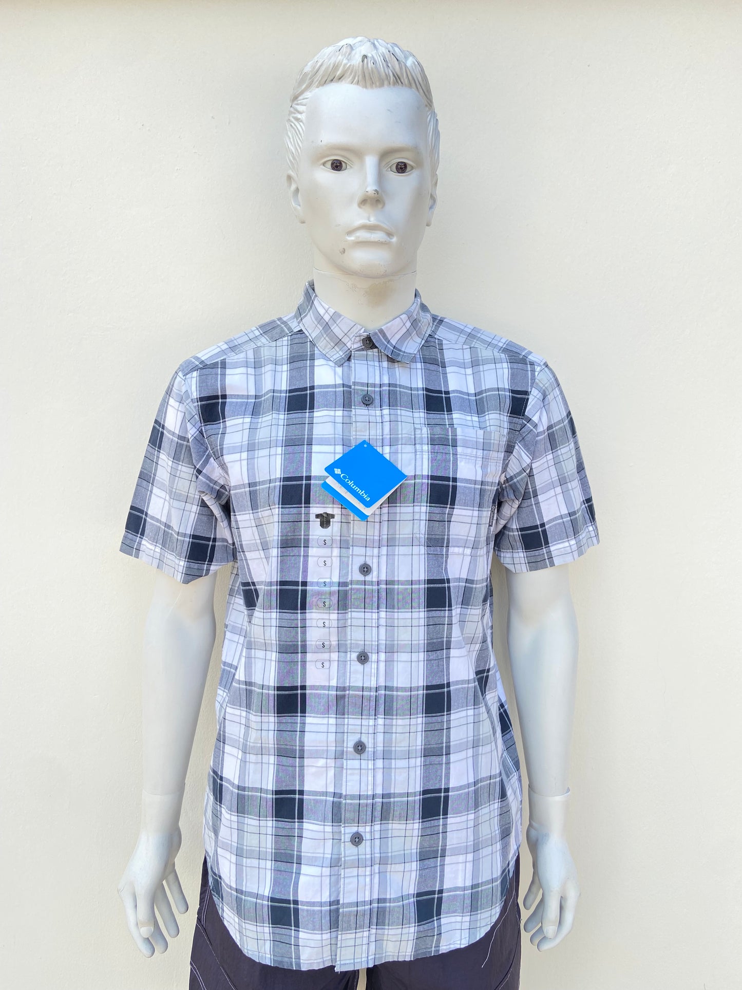 Camisa COLUMBIA Original gris con cuadros en color blanco y negro.