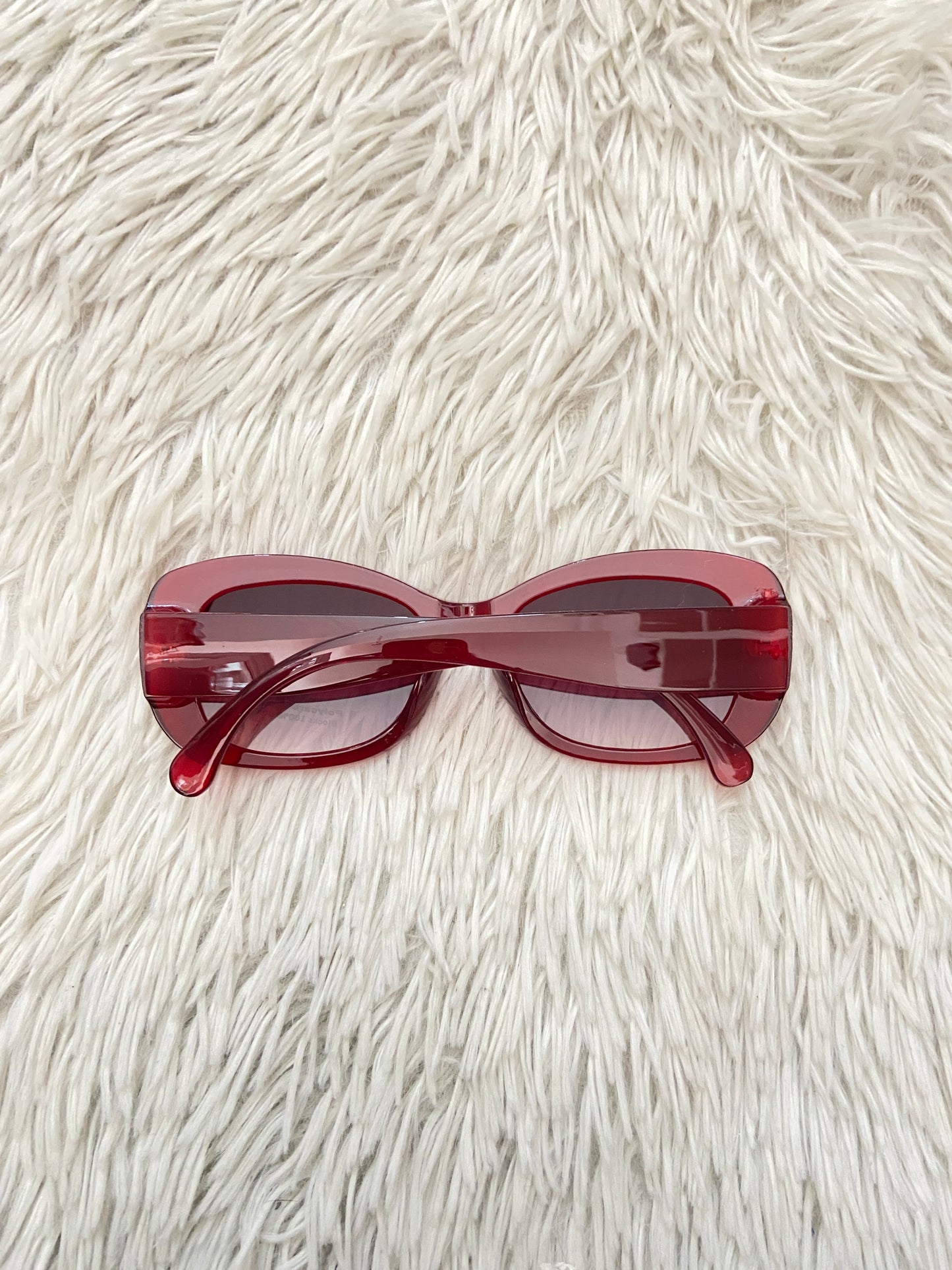 Lentes Fashion Nova original rojo vino con micas claras.