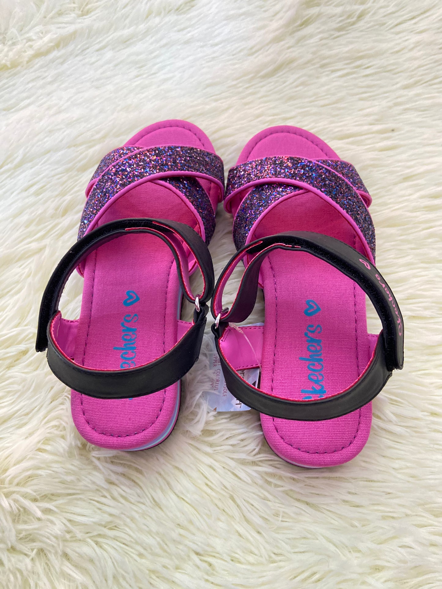 Sandalias SKECHERS GIRL original, morada con negro y brillos.