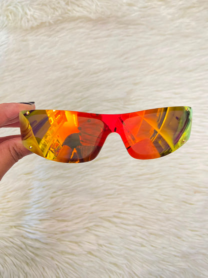 Lentes, multicolor con montura en color blanco y protección UV 100%.