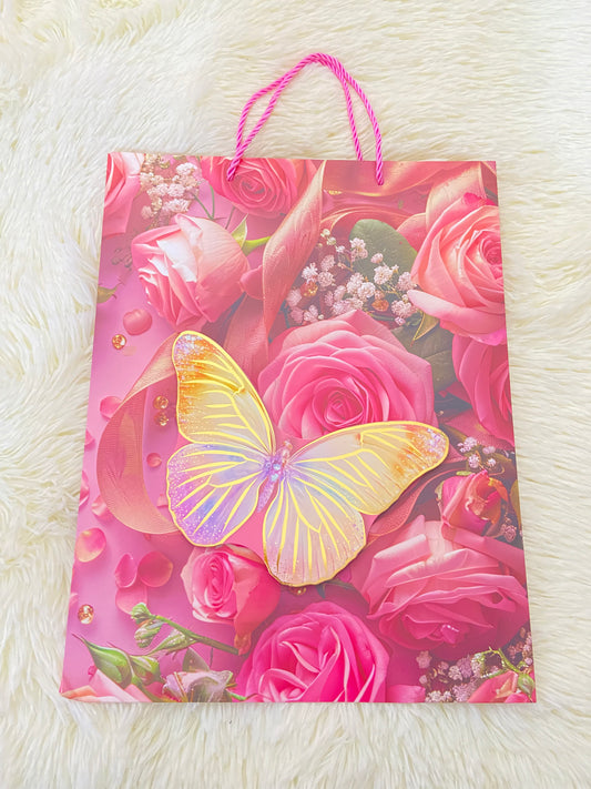 Shopping, rosado con rosas  y mariposa en frente.