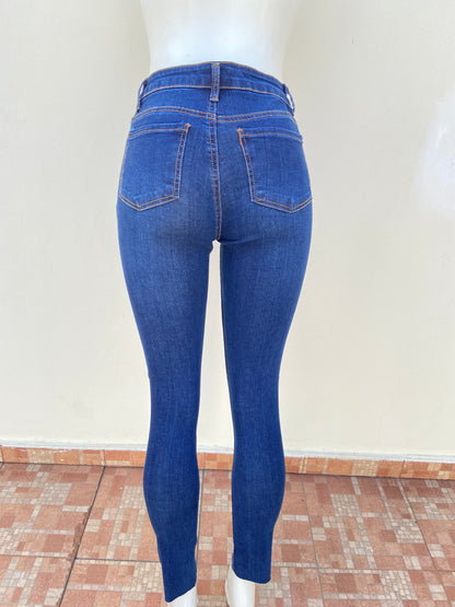 Pantalón Jean PRO STAR original, azul oscuro, con pequeño rasgados en las rodillas.