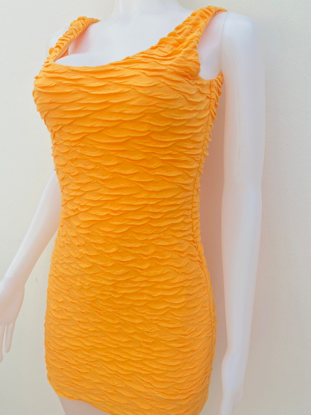 Vestido Fashion Nova Original, color naranja con diseño de animal print (yellow)