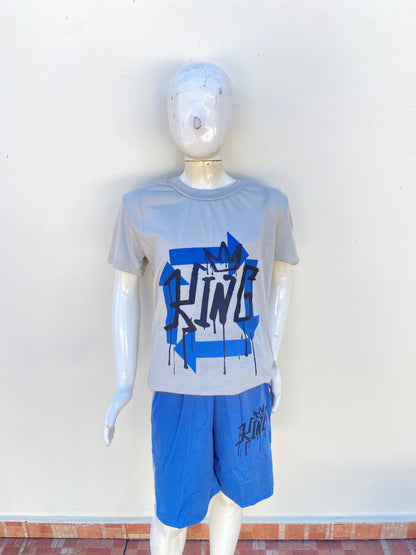 Conjunto, gris con azul y letras eñ color negro.