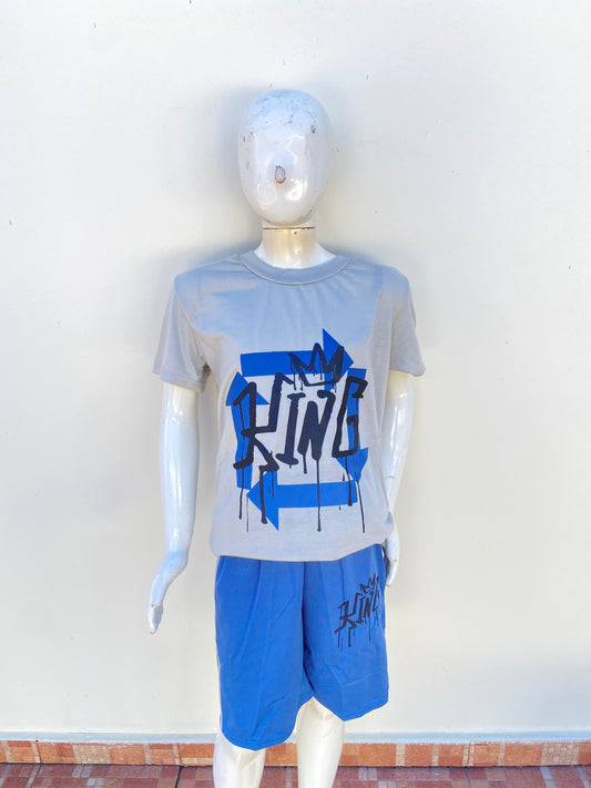 Conjunto, gris con azul y letras eñ color negro.