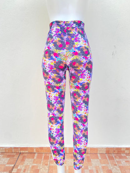 Legging GIRLS original multicolor con raya blanca en los costados.