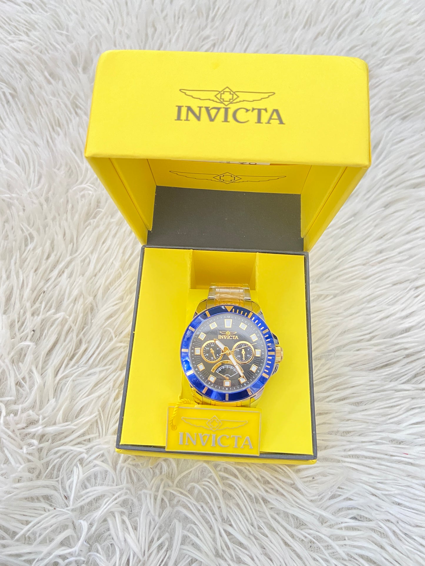 Reloj INVICTA original plateado con dorado y detalles azul en frente.
