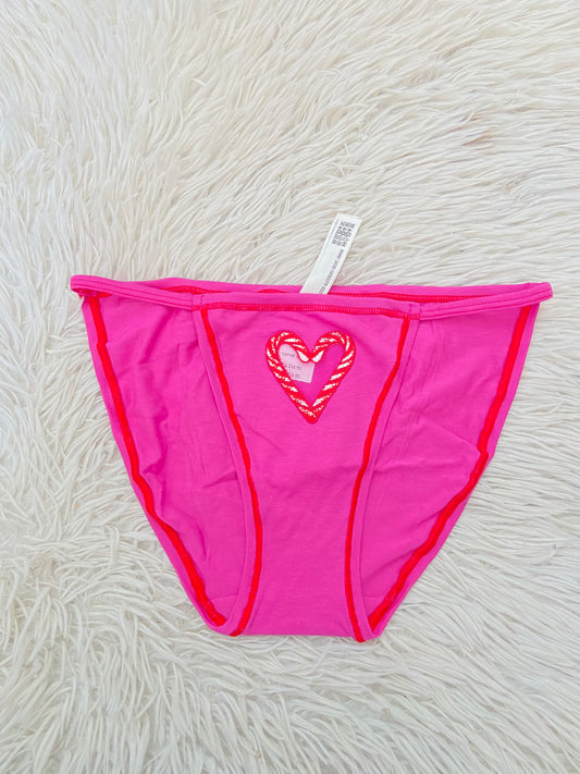 Panti PINK original rosado con corazón en frente.
