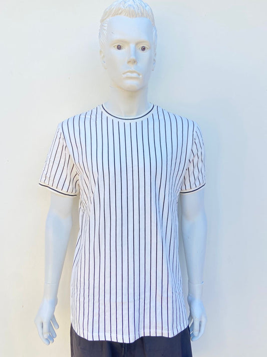 T-shirt Forever 21 Hombre original, blanco con rayas en color negro.