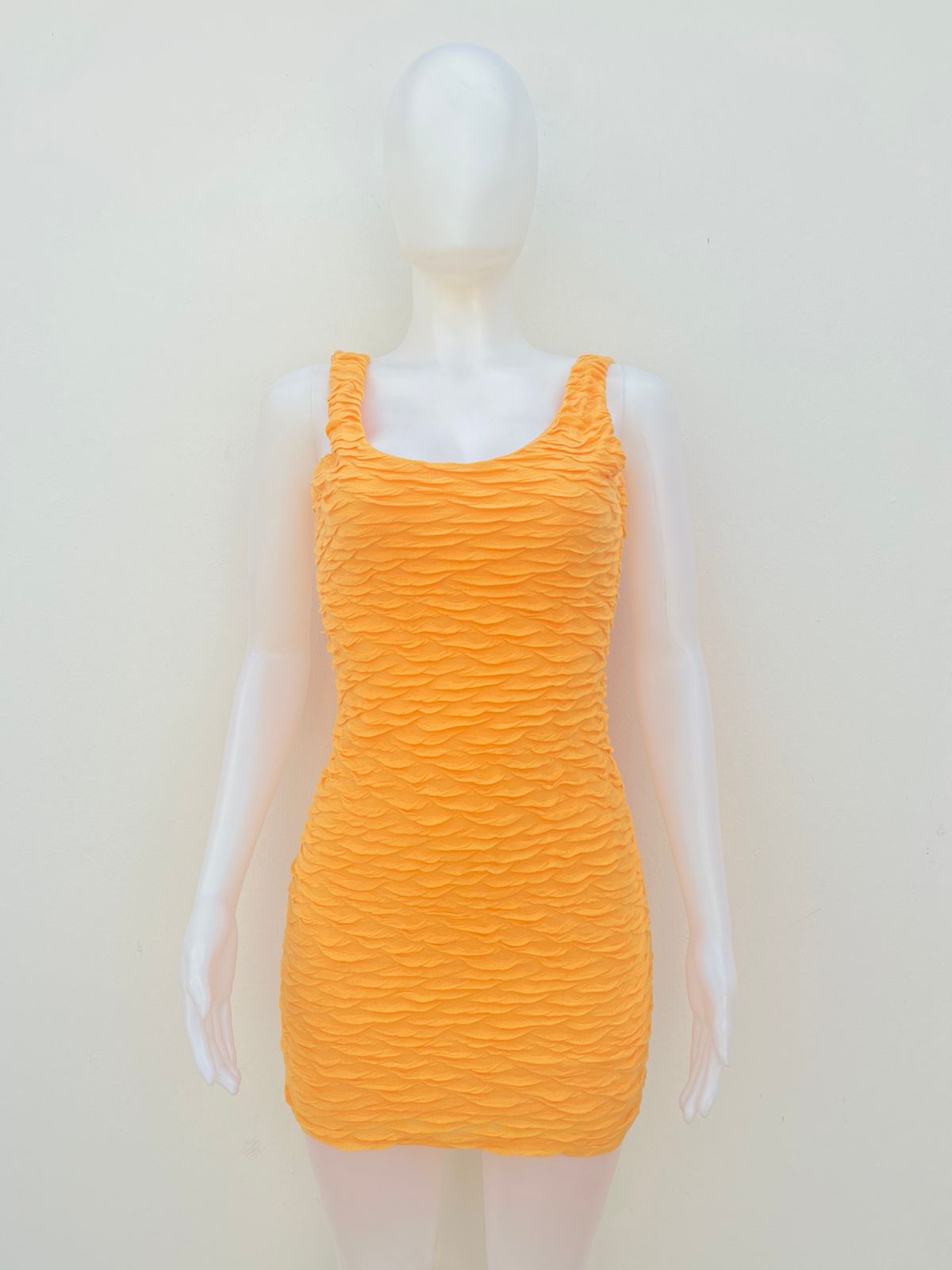 Vestido Fashion Nova Original, color naranja con diseño de animal print (yellow)