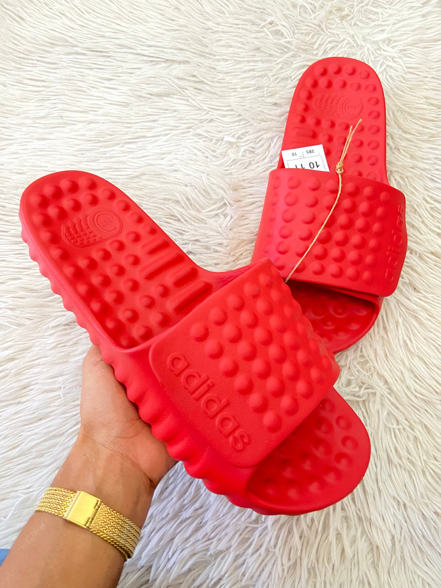 Sandalias Adidas original roja con estilo confort, ajustables.