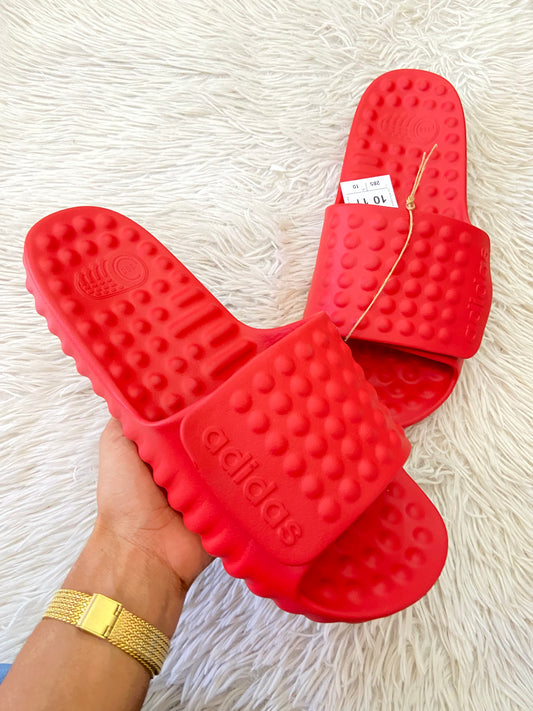 Sandalias Adidas original roja con estilo confort, ajustables.