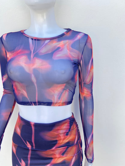 Conjunto, azul marino con degradado marron y top transparente.