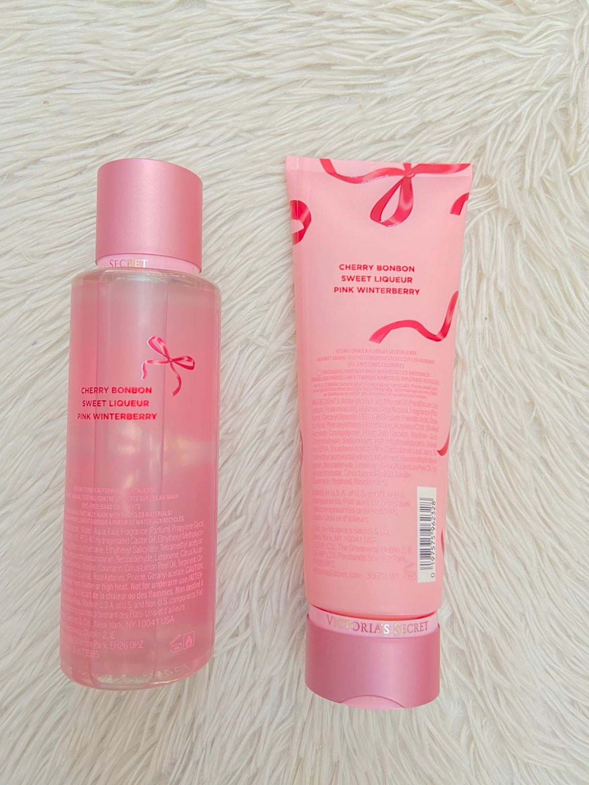 Set Victoria’s Secret original, CHERRY BONBON BLISS, rosada, de crema y colonia.
