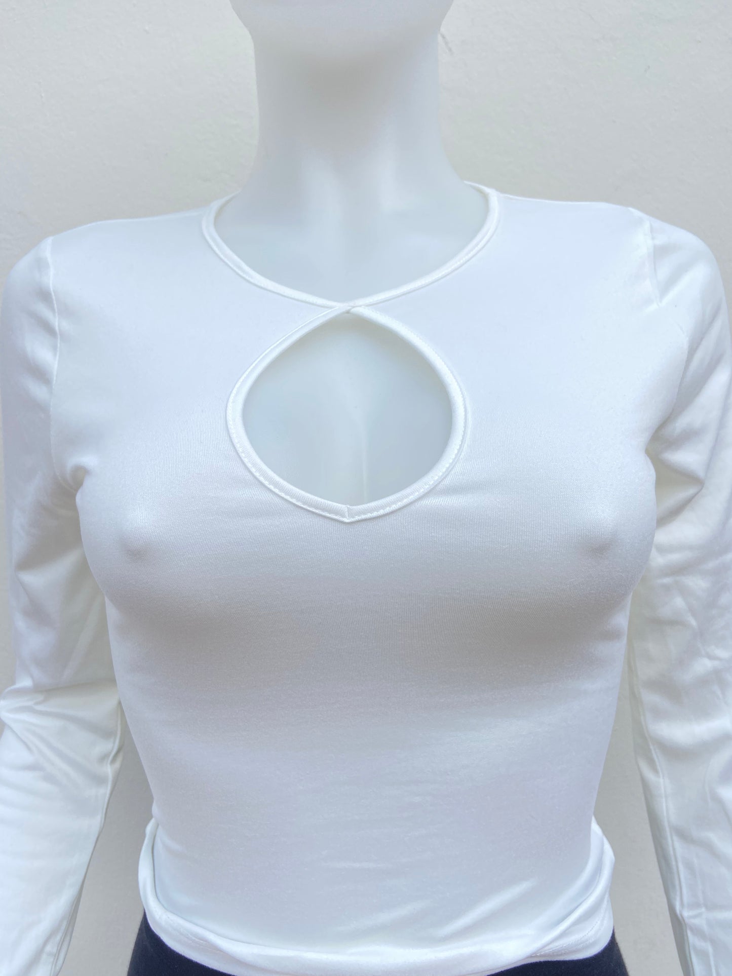 Suéter HEART HIPS original blanco hueso con abierto en frente.