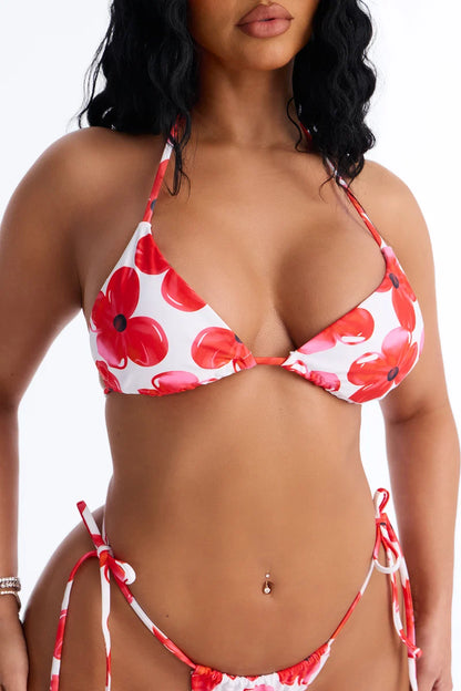 Biquini, blanco con estampado de flores en rojo y rosado, 2 piezas.