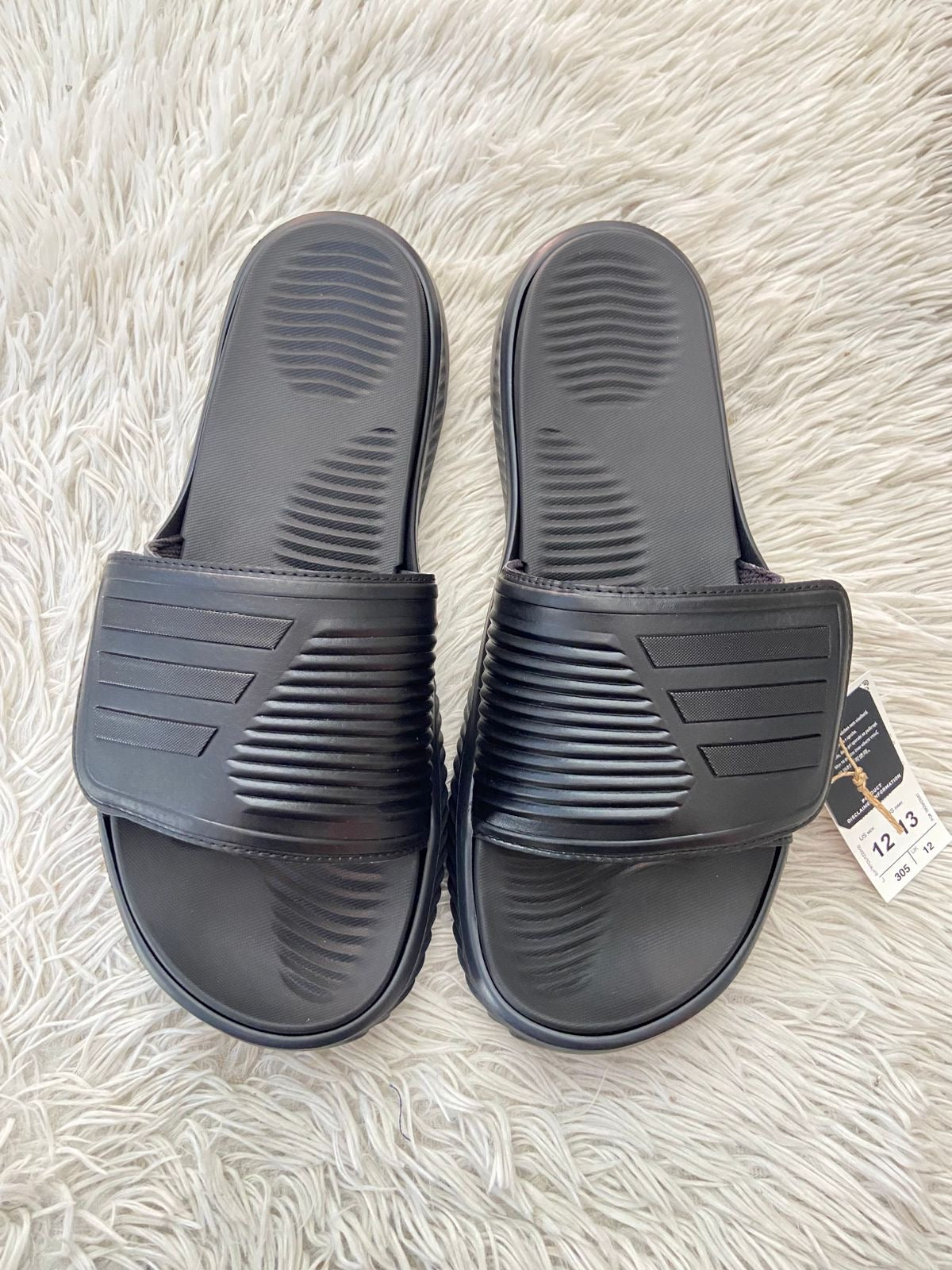 Sandalias ADIDAS original, negra con diseño de rayas en color negro, ajustables.