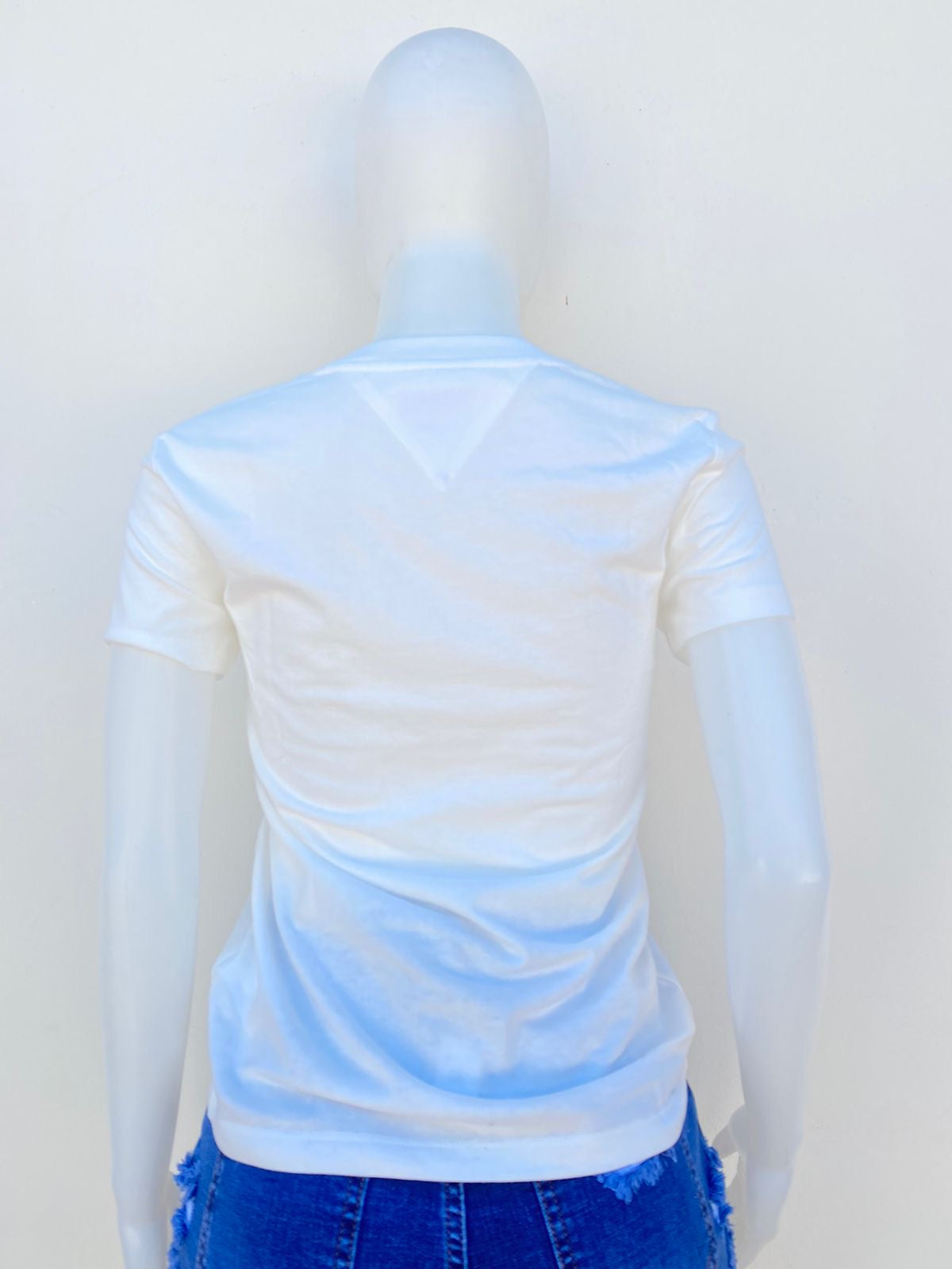 T-shirt Tommy Hilfiger original blanco con letras TOMMY WATER POLO en azul marino.