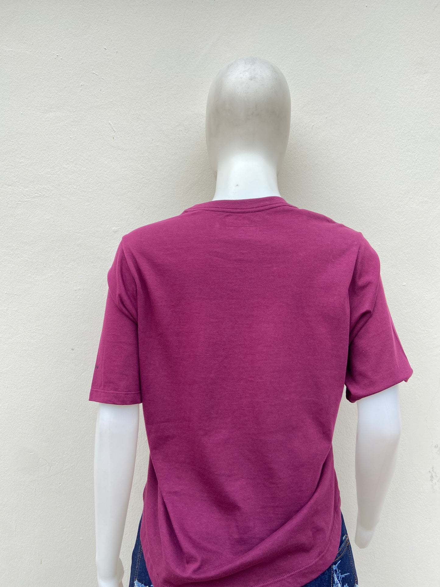 Top mujer 100% algodón Columbia original rojo vino ( morado) con letras de la marca.