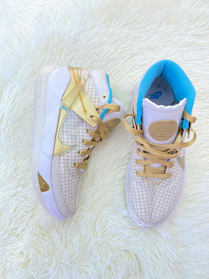 Tenis NIKE original blanco con dorado y azul y detalles de cuadros, altos.