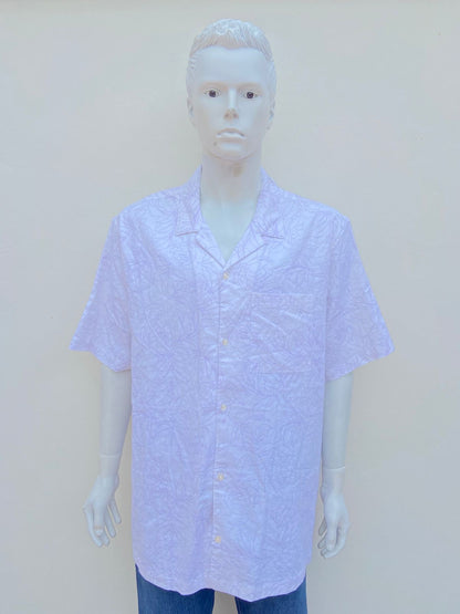 Camisa GAP original, blanca con diseños de flores en color morado lila, tela lino.