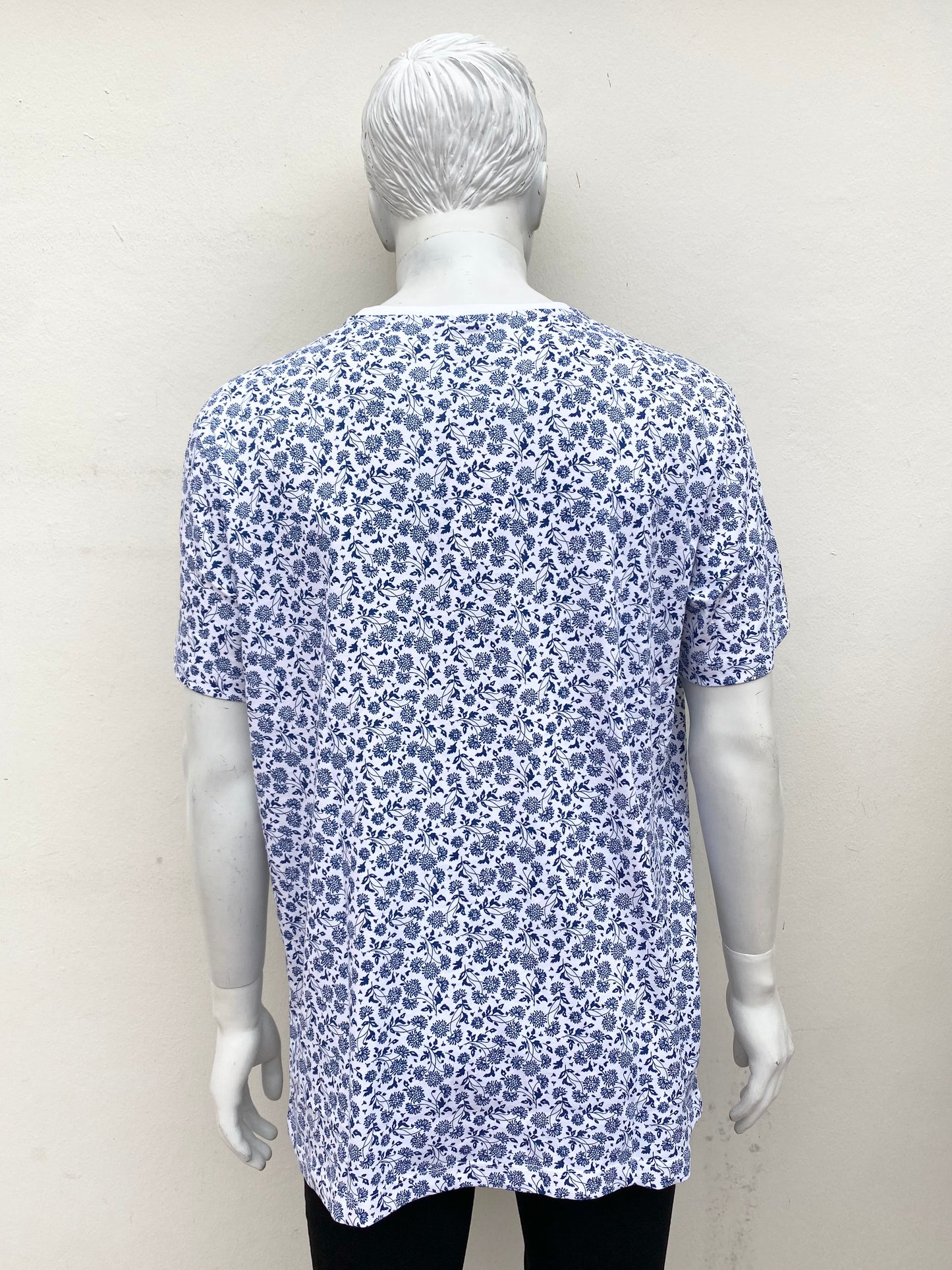 T-shirt U.S POLO ASSN. Original Blanco con flores azul marino.