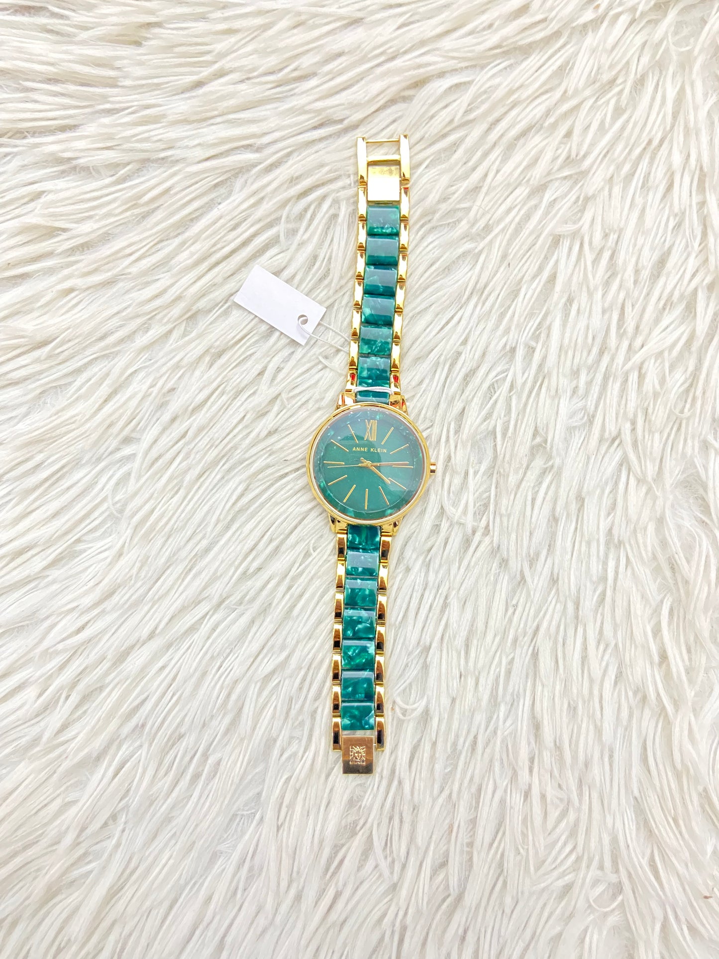 Reloj ANNE KLEIN original, color dorado con verde jade ( mármol ) con detalles dorados y verde.