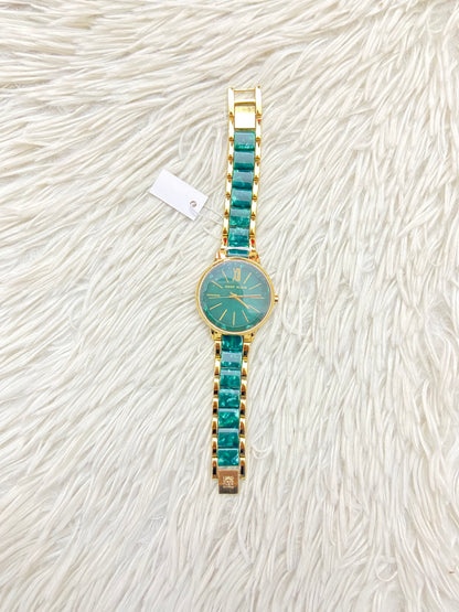 Reloj ANNE KLEIN original, color dorado con verde jade ( mármol ) con detalles dorados y verde.