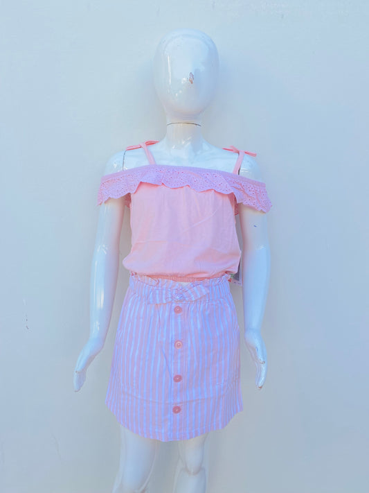 Conjunto Free Style original, Rosa pálido, con top agua lluvia y falda con botones y bolsillos.