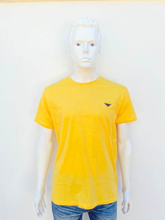 T-shirt PACIFIC EAGLE original, en color amarillo con logotipo de la marca al frente en color negro.