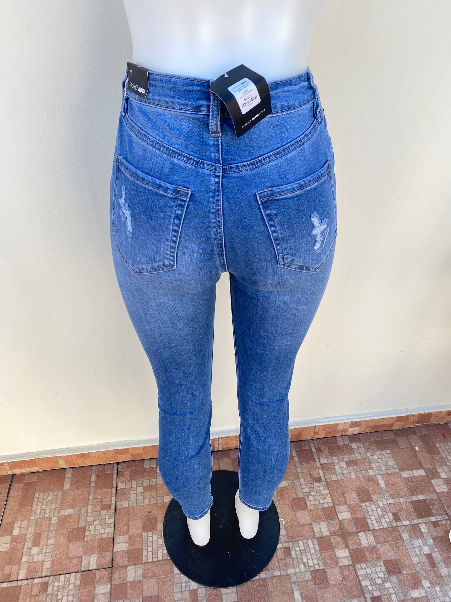 Pantalón jeans Fashion nova original color azul con varios rasgados