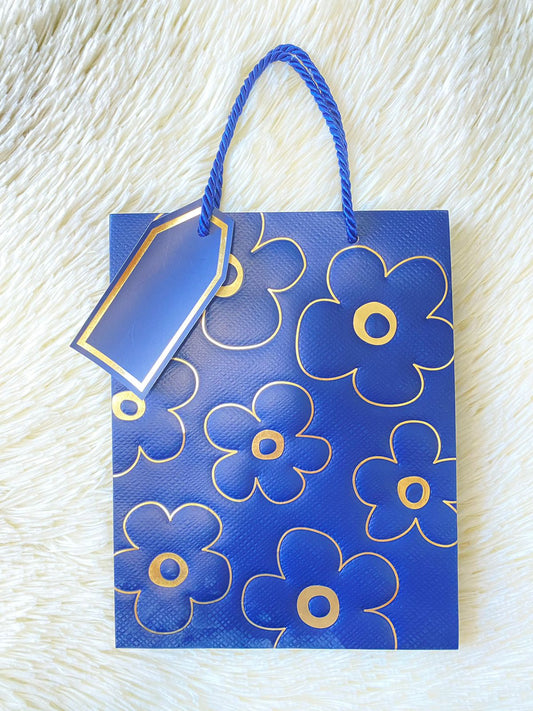 Shopping azul oscuro con estampado de flores en dorado.
