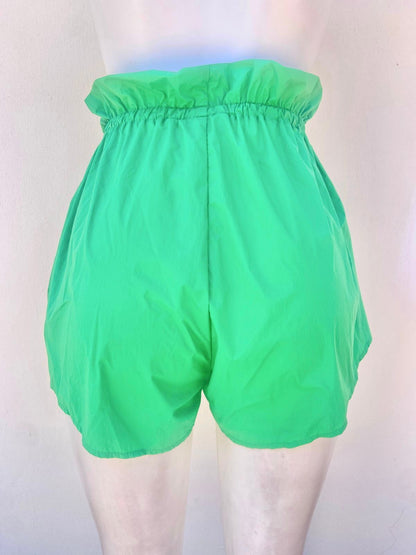 Short Nona Sport Original, Kellygreen, con tiros ajustables, color verde.