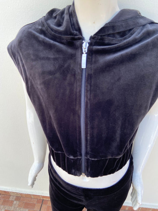 Conjunto para niñas, negro liso en terciopelo y zipper plateado en frente.