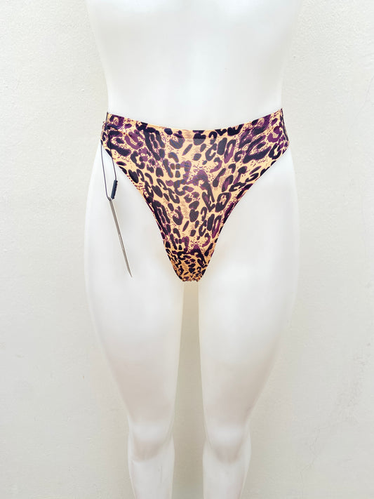 Panti, marrón con estampado de animal print, tanga.