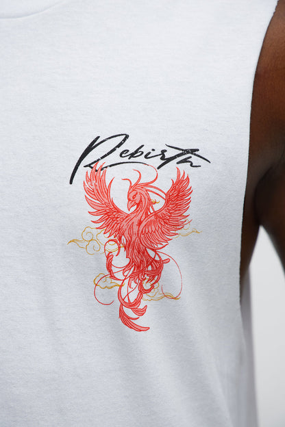 Franela blanco con diseños de un Fenix y letra negra arriba