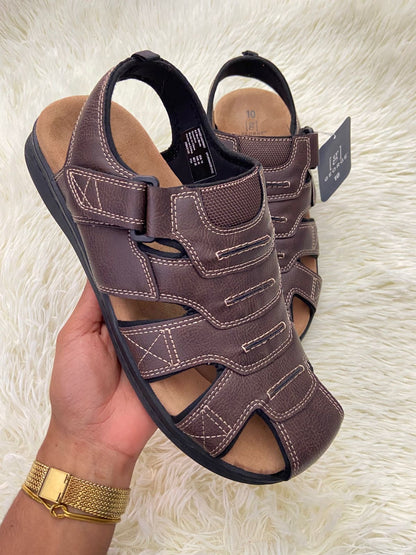 Sandalias GEORGE original, marrón con costura en hilo marrón y suelas negras. Excelente para caminar