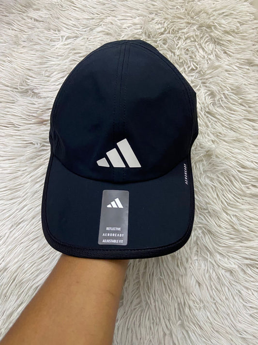 Gorra ADIDAS original, negra con logotipo de la marca en el frente