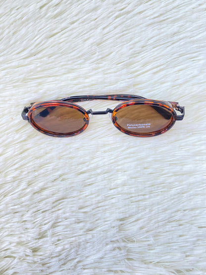 Lentes, marrones con estampado de animal print, ovalados con protección UV 100% Polycarbonate.